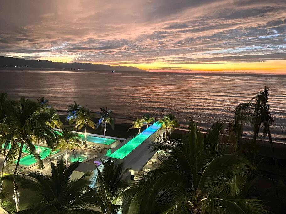 Harbor 7010 By Moikkarentals Beachfront 600Mb Wifi Puerto Vallarta Exterior photo